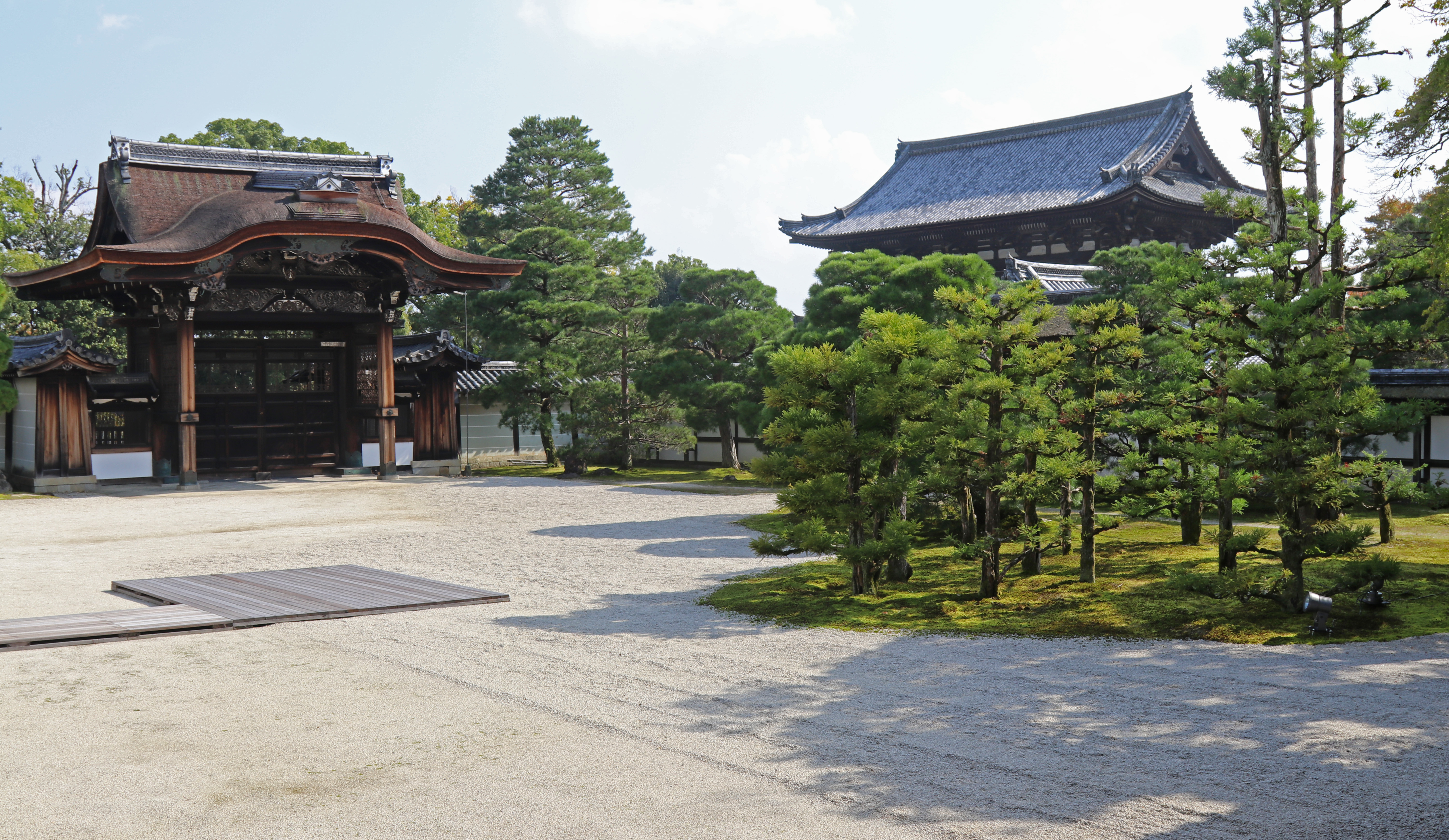 Ninnaji Temple Goten entrance gate.