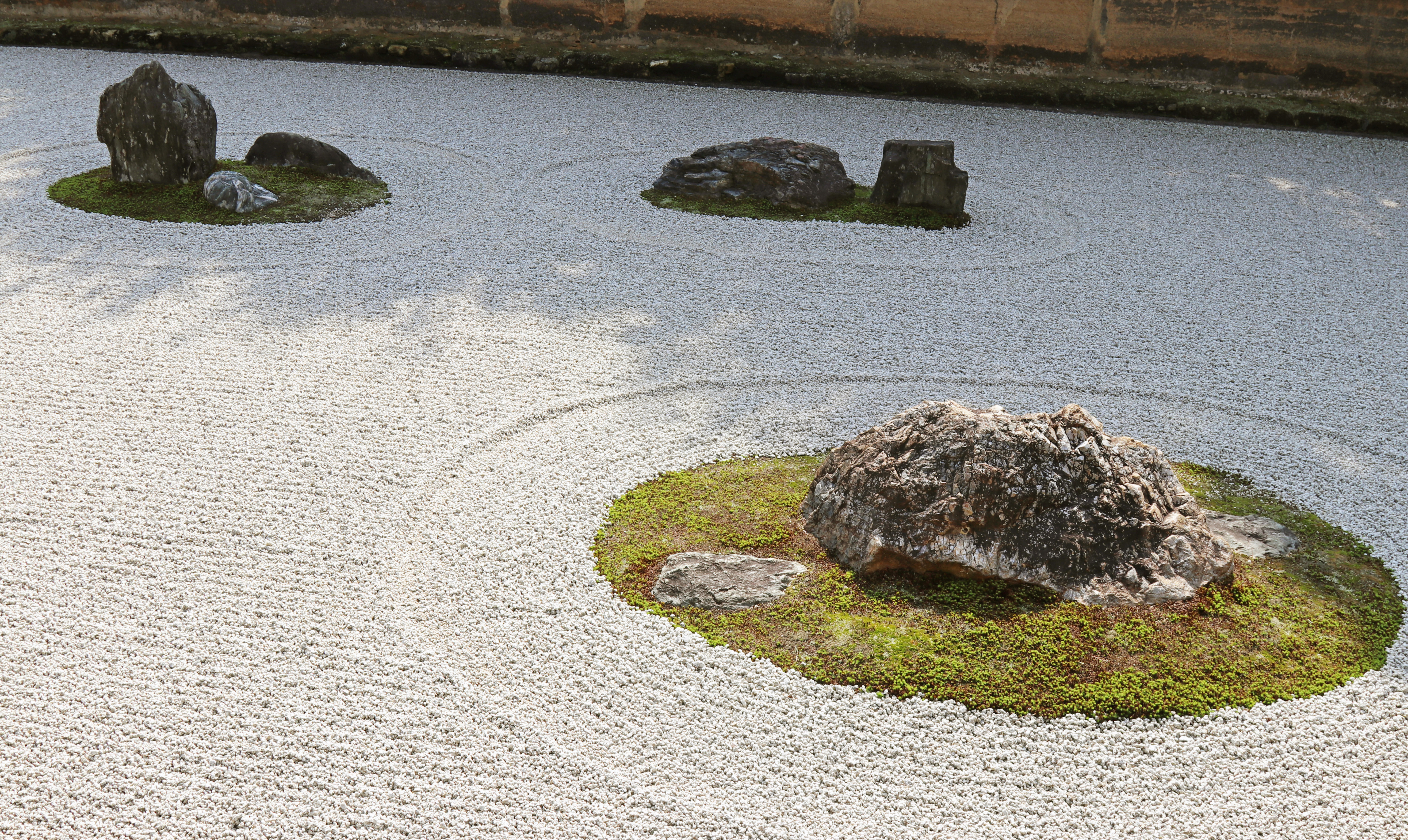 Ryoanji Temple Zen Garden_2 crop