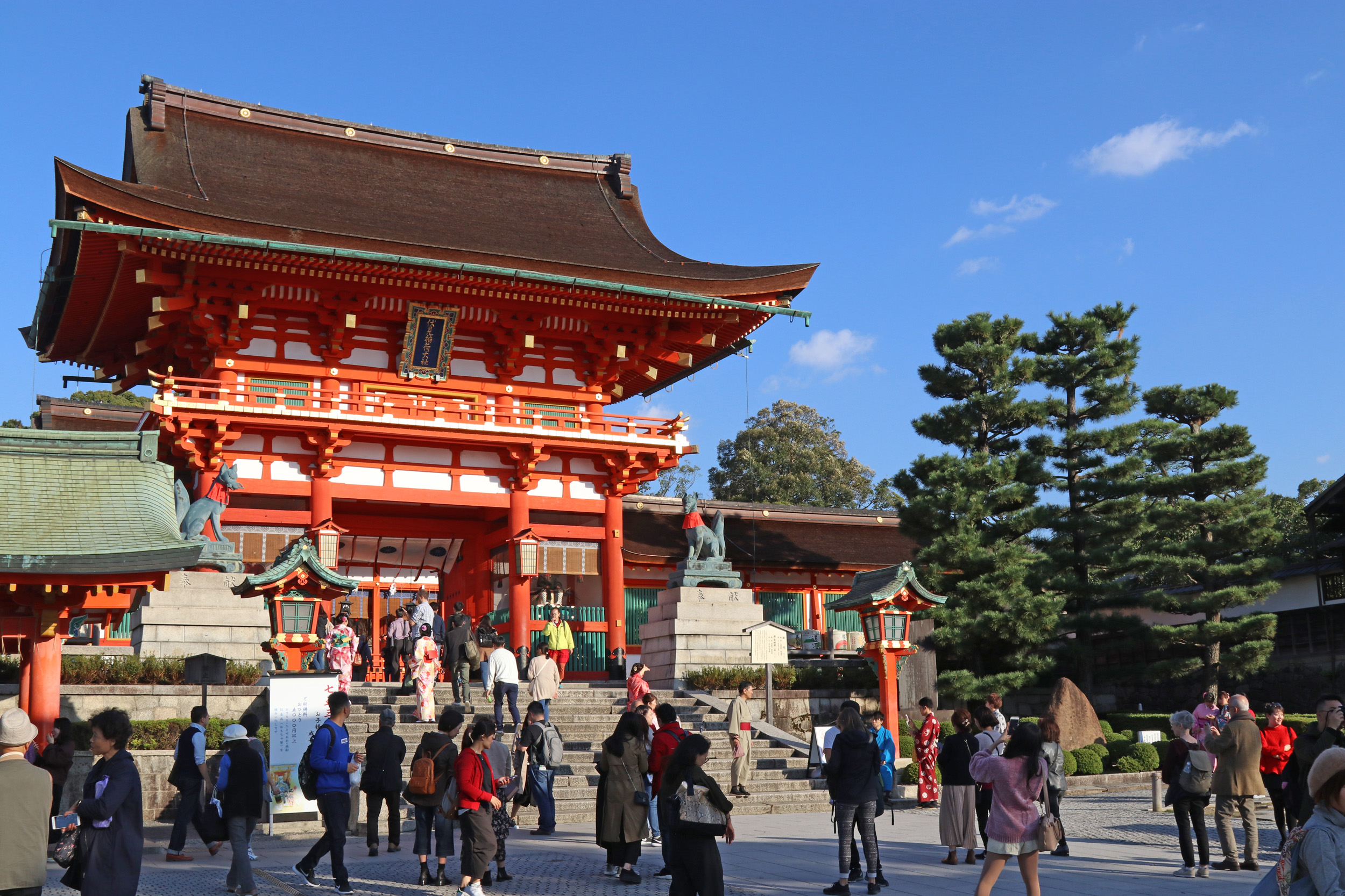 Entrance to Fushimi Inari Shrine_2